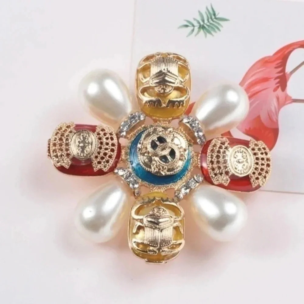 Beautiful women brooch NEW